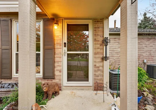 Listing Photo 1 - Condo for sale in building located at 3141 High Pointe Ridge Rd, Lake Orion, MI 48359 - Unit #26