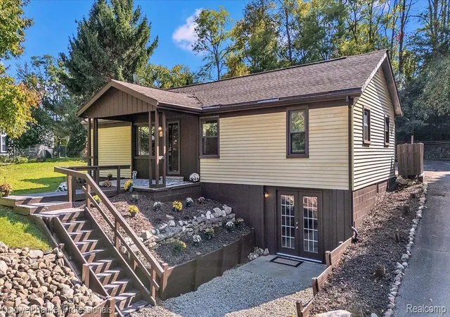 Photo 1 of Sale Pending at 2281 Judah Rd, Lake Orion, MI 48359 | MLS# 20261082281 | Listing updated on 2026-10-19