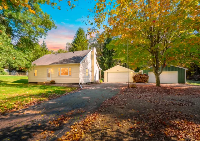 Single family home for sale at 2871 S 6th Street, Kalamazoo, MI 49009 | MLS# 66026054165