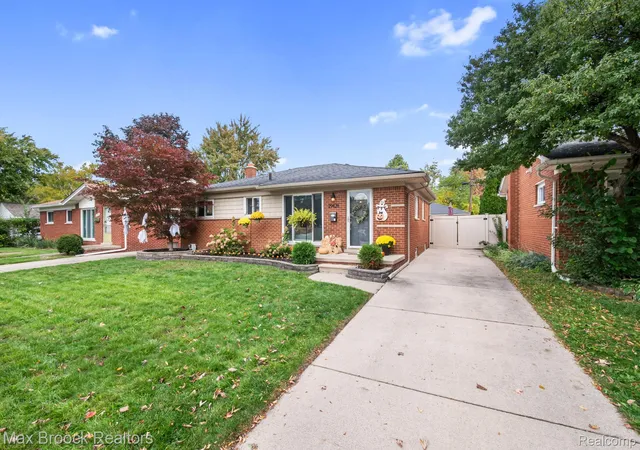 Photo 2 of Single family home for sale at 29428 Shackett Ave, Madison Heights, MI 48071 | MLS# 20261082283 | Listing updated on 2026-10-11