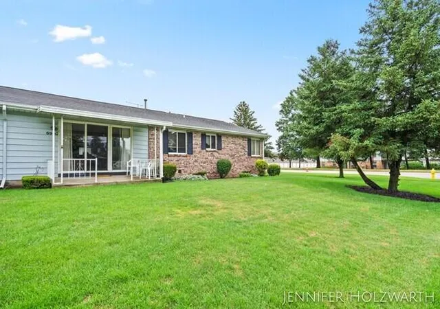 Condo for sale at 5990 Leisure S Dr SE, Grand Rapids, MI 49548 | MLS# 65026054169