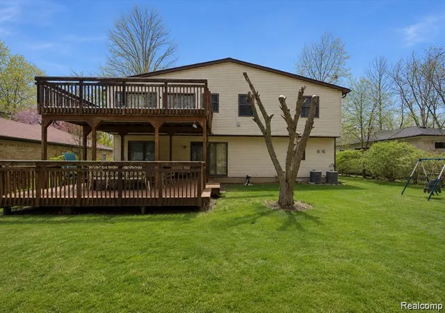 Photo 2 of Single family home for sale at 21428 Lundy Dr, Farmington Hills, MI 48336 | MLS# 20261082288 | Listing updated on 2026-10-16