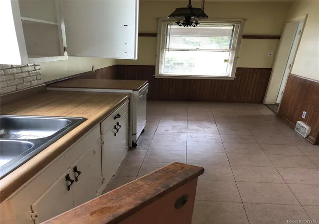 Photo 2 of Single family home for sale at 6615 Winthrop St, Detroit, MI 48228 | MLS# 20261082294 | Listing updated on 2026-10-12
