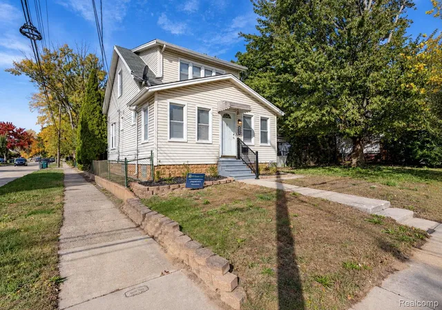 Photo 2 of Single family home for sale at 2848 Banner St, Dearborn, MI 48124 | MLS# 20261082295 | Listing updated on 2026-10-11