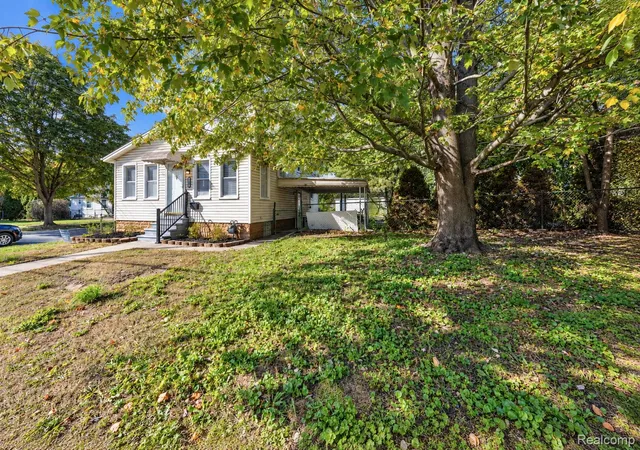 Photo 3 of Single family home for sale at 2848 Banner St, Dearborn, MI 48124 | MLS# 20261082295 | Listing updated on 2026-10-11
