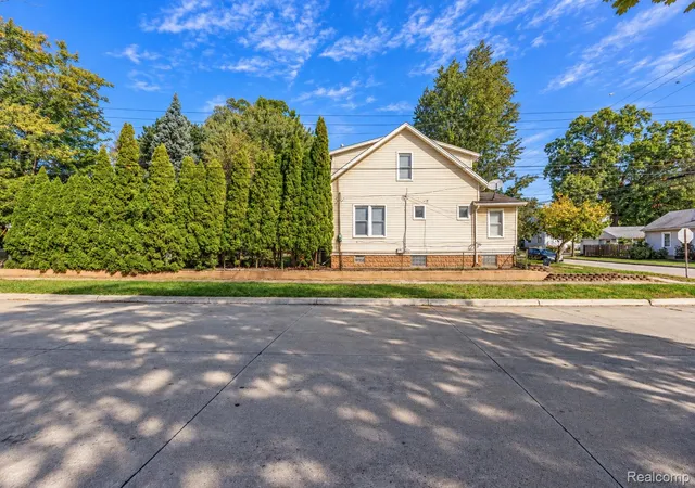 Photo 3 of Single family home for sale at 2848 Banner St, Dearborn, MI 48124 | MLS# 20261082295 | Listing updated on 2026-10-11
