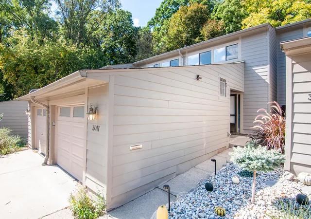Listing Photo 1 - Condo for sale in building located at 3017 Lakehaven Ct, Ann Arbor, MI 48105 - Unit #
