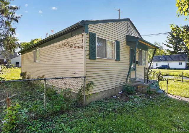 Photo 2 of Single family home for sale at 16800 Wormer St, Detroit, MI 48219 | MLS# 20261082314 | Listing updated on 2026-10-20
