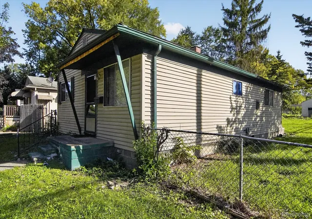 Photo 3 of Single family home for sale at 16800 Wormer St, Detroit, MI 48219 | MLS# 20261082314 | Listing updated on 2026-10-20