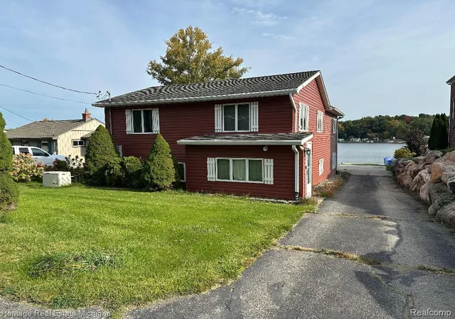 Photo 2 of Single family home for sale at 2955 Rubbins Rd, Howell, MI 48843 | MLS# 20261082322 | Listing updated on 2026-10-12