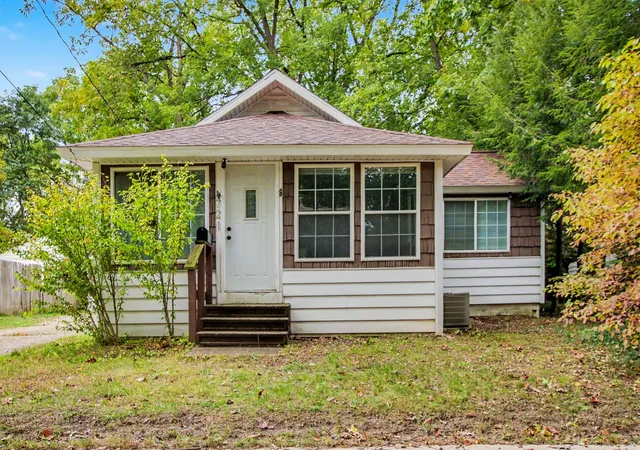 Photo 1 of Single family home for sale at 721 N Dartmouth St, Kalamazoo, MI 49006 | MLS# 66026054202 | Listing updated on 2026-10-11
