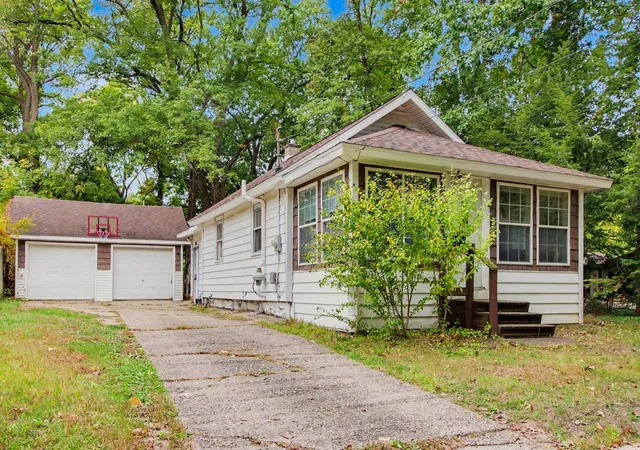 Photo 2 of Single family home for sale at 721 N Dartmouth St, Kalamazoo, MI 49006 | MLS# 66026054202 | Listing updated on 2026-10-11