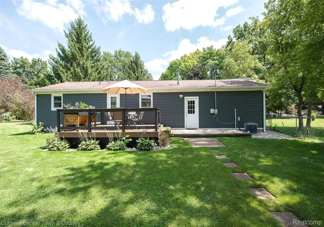 Photo 2 of Single family home for sale at 1810 Gray Rd, Howell, MI 48843 | MLS# 20261082338 | Listing updated on 2026-10-12