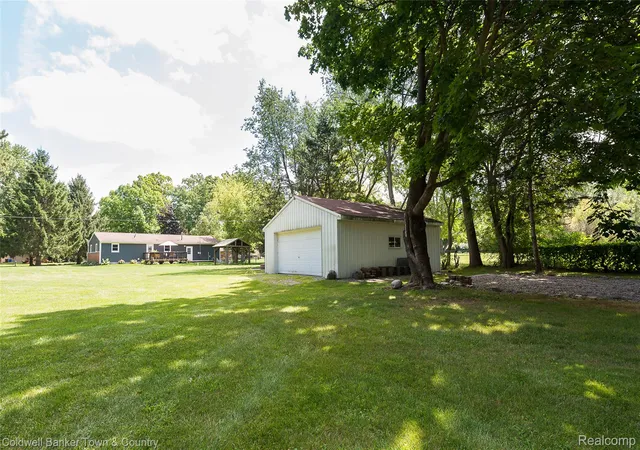 Photo 4 of Single family home for sale at 1810 Gray Rd, Howell, MI 48843 | MLS# 20261082338 | Listing updated on 2026-10-12