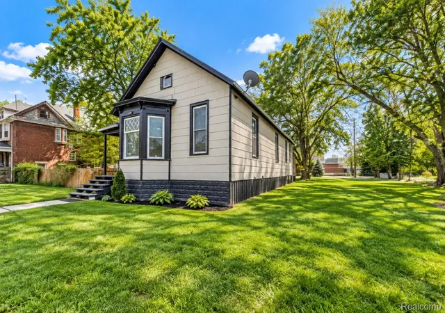Photo 2 of Single family home for sale at 2619 Wabash St, Detroit, MI 48216 | MLS# 20261082356 | Listing updated on 2026-10-12