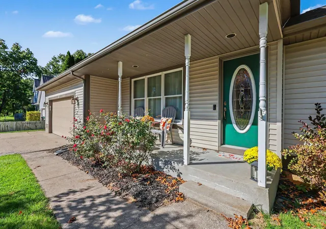 Photo 3 of Single family home for sale at 3872 Forest Edge Rd, Muskegon, MI 49442 | MLS# 71026054209 | Listing updated on 2026-10-12