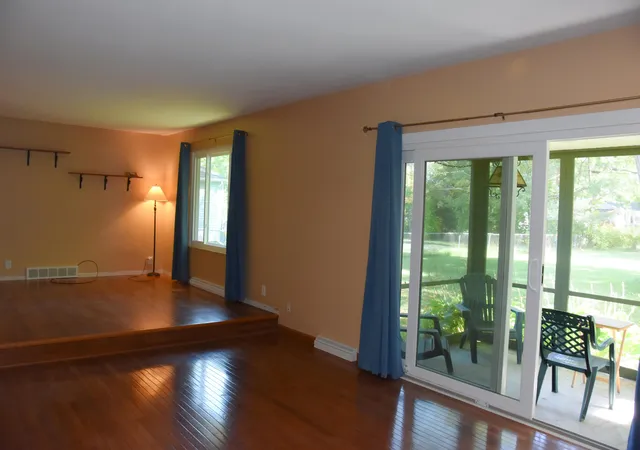 Photo 3 of Single family home for sale at 1433 Joseph St, Saginaw, MI 48638 | MLS# 81026054212 | Listing updated on 2026-10-14