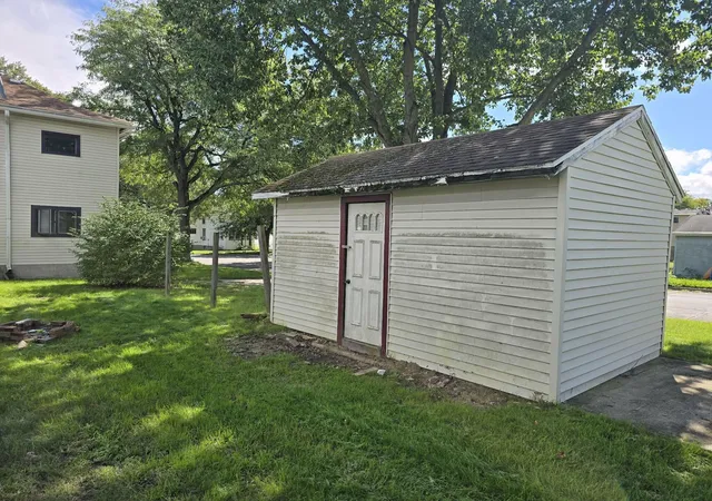 Photo 4 of Single family home for sale at 400 Bates St, Jackson, MI 49202 | MLS# 55026054215 | Listing updated on 2026-10-11