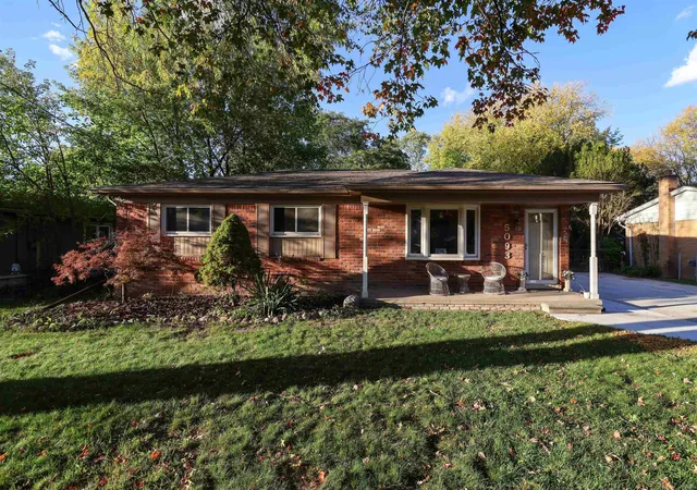 Photo 3 of Single family home for sale at 5093 Northlawn Dr, Sterling Heights, MI 48310 | MLS# 58050224575 | Listing updated on 2026-10-16