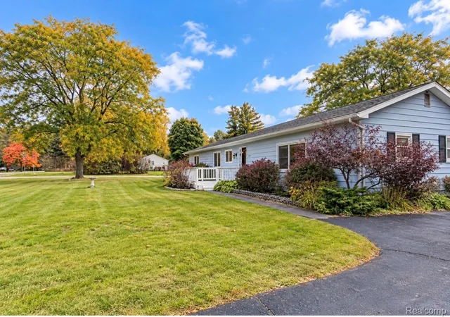 Photo 2 of Single family home for sale at 2434 N Elba Rd, Lapeer, MI 48446 | MLS# 20261082385 | Listing updated on 2026-10-12