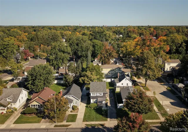 Photo 2 of Single family home for sale at 406 W 12 Mile Rd, Royal Oak, MI 48073 | MLS# 20261082392 | Listing updated on 2026-10-12