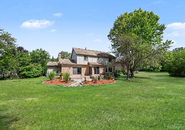 Photo 1 of Single family home for sale at 29579 Kings Pointe Ct, Farmington Hills, MI 48331 | MLS# 20261082396 | Listing updated on 2026-10-19