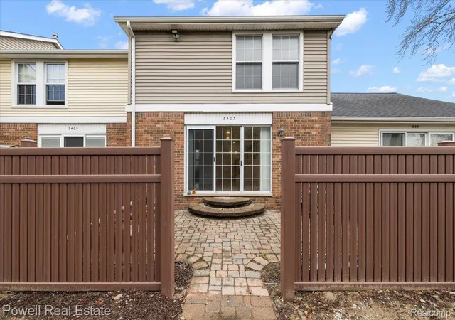 Listing Photo 5 - Condo for sale in building located at 3403 Crooks Rd, Royal Oak, MI 48073