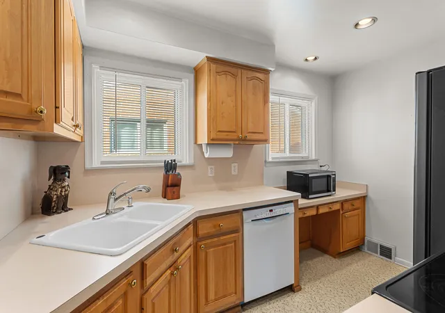 Photo 3 of Single family home for sale at 32619 Anita Dr, Westland, MI 48185 | MLS# 81026054249 | Listing updated on 2026-10-12