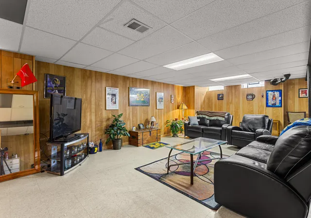 Photo 4 of Single family home for sale at 32619 Anita Dr, Westland, MI 48185 | MLS# 81026054249 | Listing updated on 2026-10-12