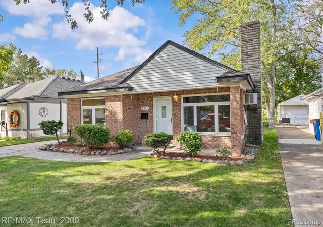 Photo 3 of Single family home for sale at 7411 N Vernon St, Dearborn Heights, MI 48127 | MLS# 20261082457 | Listing updated on 2026-10-13