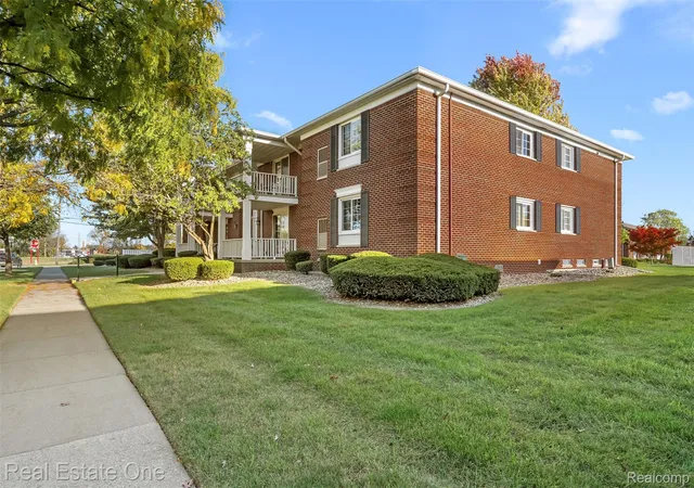 Listing Photo 1 - Condo for sale in building located at 1701 Monticello St, Trenton, MI 48183 - Unit #8F