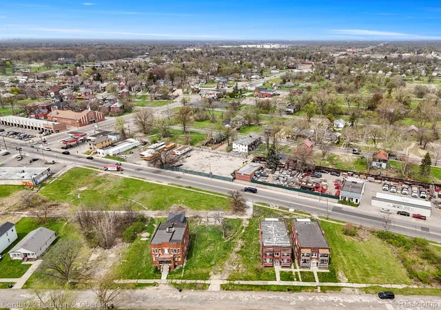 Photo 4 of Multi family home for sale at 135 Stevens St, Highland Park, MI 48203 | MLS# 20261082494 | Listing updated on 2026-10-12