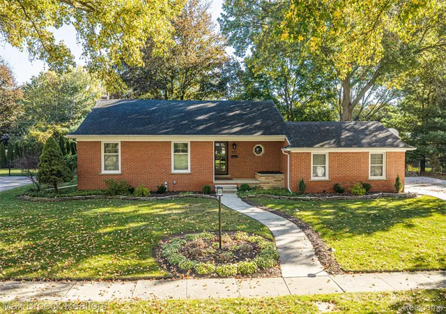 Photo 1 of Single family home for sale at 171 S Glengarry Rd, Bloomfield Hills, MI 48301 | MLS# 20261082517 | Listing updated on 2026-10-29