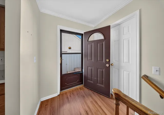 Listing Photo 5 - Condo for sale in building located at 10053 Arlington Cir, South Lyon, MI 48178