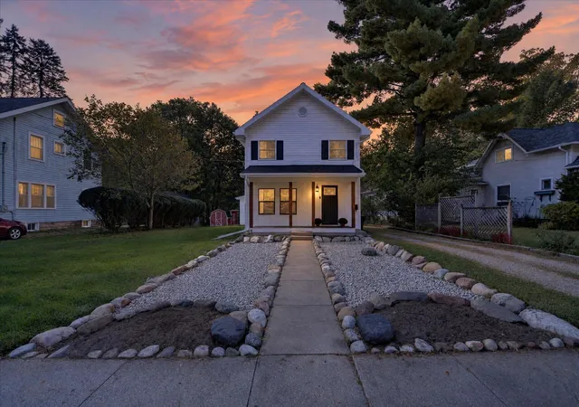 Photo 1 of Single family home for sale at 407 High St, Marshall, MI 49068 | MLS# 64026054430 | Listing updated on 2026-10-30