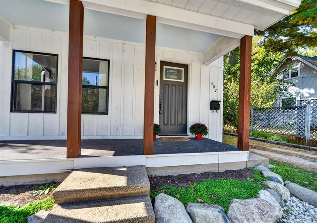 Photo 3 of Single family home for sale at 407 High St, Marshall, MI 49068 | MLS# 64026054430 | Listing updated on 2026-10-30