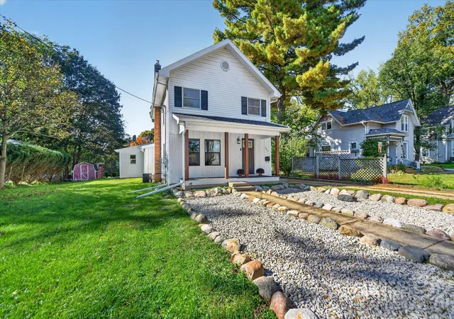 Photo 4 of Single family home for sale at 407 High St, Marshall, MI 49068 | MLS# 64026054430 | Listing updated on 2026-10-30