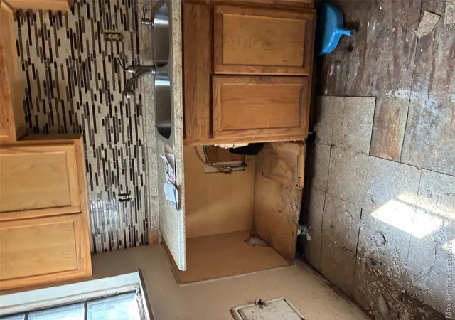 Listing Photo 4 - Condo for sale in building located at 3705 Oakman Blvd, Detroit, MI 48204 - Unit #10