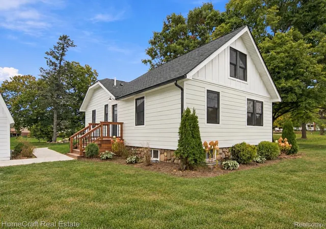 Photo 4 of Single family home for sale at 58744 10 Mile Rd, South Lyon, MI 48178 | MLS# 20261083371 | Listing updated on 2026-10-26
