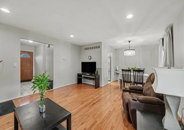 Listing Photo 1 - Condo for sale in building located at 915 Kirts Blvd, Troy, MI 48084