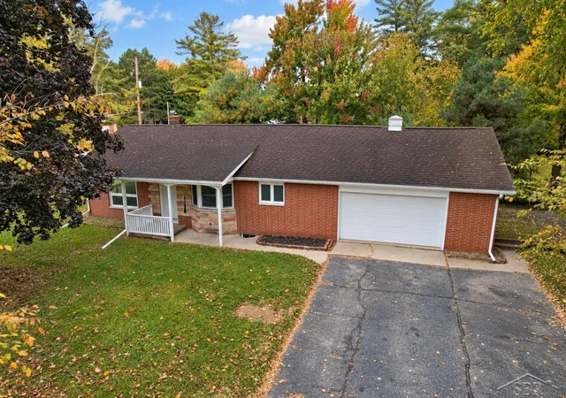 Photo 1 of Single family home for sale at 6031 Jade Ln, Bridgeport, MI 48722 | MLS# 61050224859 | Listing updated on 2026-10-30