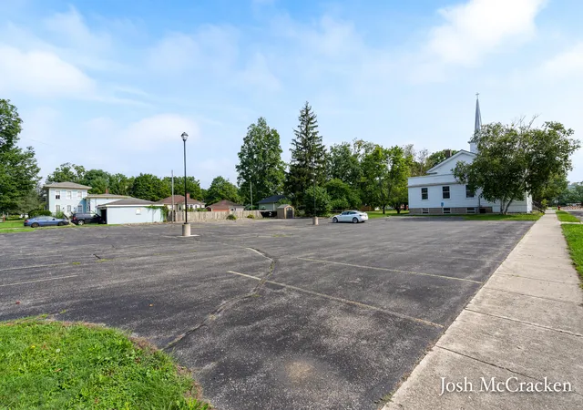 Listing Photo 3 - Condo for sale in building located at 404 N Hudson St SE, Lowell, MI 49331