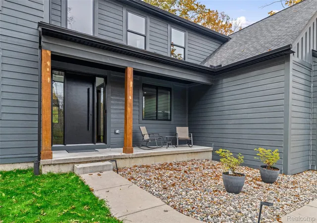 Photo 4 of Single family home for sale at 8282 Donovan Rd, Dexter, MI 48130 | MLS# 20261083571 | Listing updated on 2026-10-29