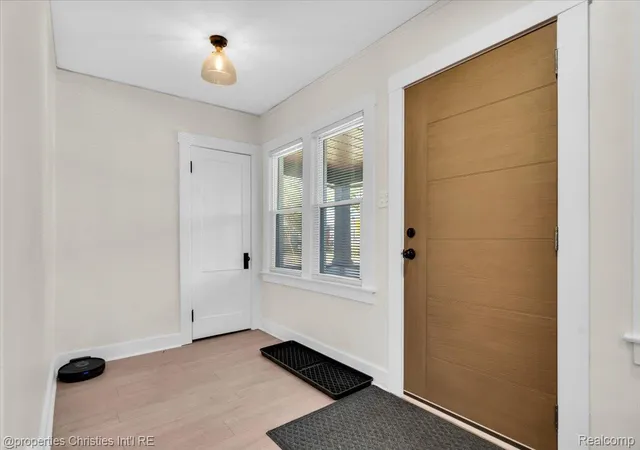 Photo 3 of Single family home for sale at 890 E Bennett Ave, Ferndale, MI 48220 | MLS# 20261083573 | Listing updated on 2026-10-27