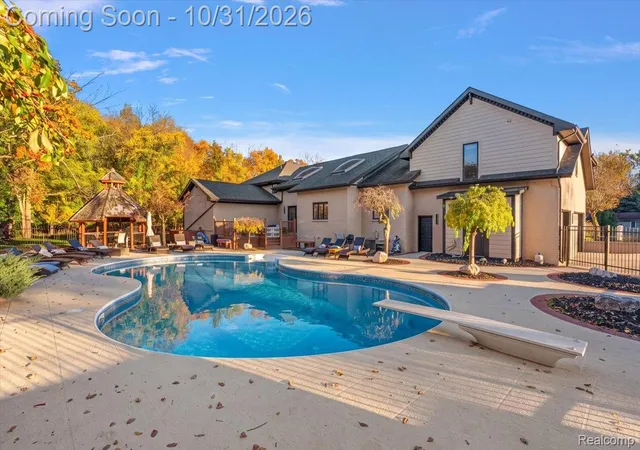 Photo 3 of Single family home for sale at 21365 Goldsmith St, Farmington Hills, MI 48335 | MLS# 20261083623 | Listing updated on 2026-10-31