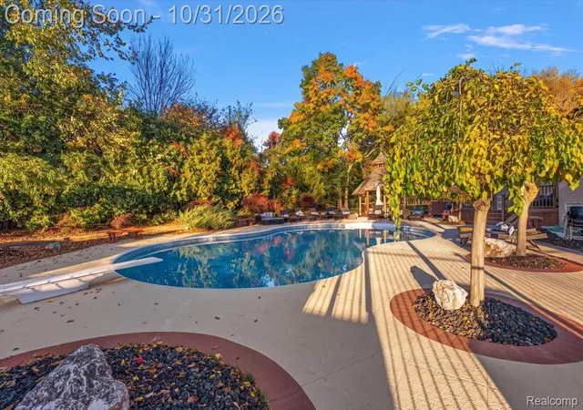 Photo 4 of Single family home for sale at 21365 Goldsmith St, Farmington Hills, MI 48335 | MLS# 20261083623 | Listing updated on 2026-10-31