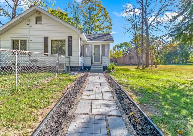 Photo 2 of Single family home for sale at 52 Roseneath Ave, Battle Creek, MI 49037 | MLS# 62026054854 | Listing updated on 2026-10-29