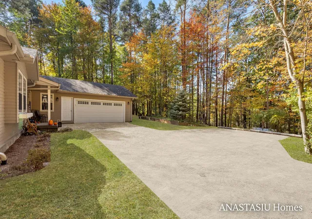 Photo 2 of Single family home for sale at 1440 Fero Ave NE, Lowell, MI 49331 | MLS# 65026054932 | Listing updated on 2026-10-29