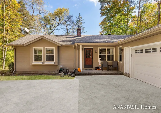 Photo 3 of Single family home for sale at 1440 Fero Ave NE, Lowell, MI 49331 | MLS# 65026054932 | Listing updated on 2026-10-29