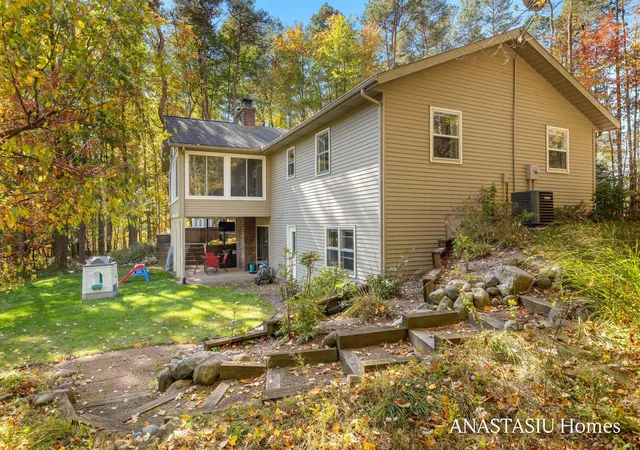 Photo 4 of Single family home for sale at 1440 Fero Ave NE, Lowell, MI 49331 | MLS# 65026054932 | Listing updated on 2026-10-29